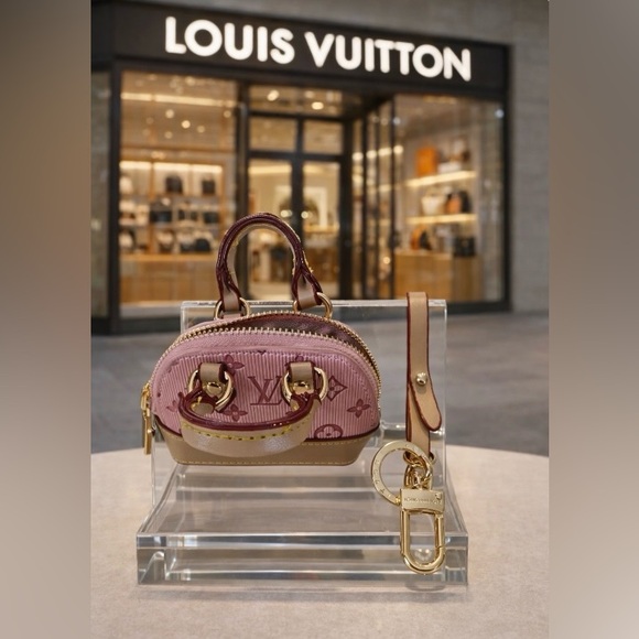 . Accessories - Pink Mini Key & Card Holder Charm